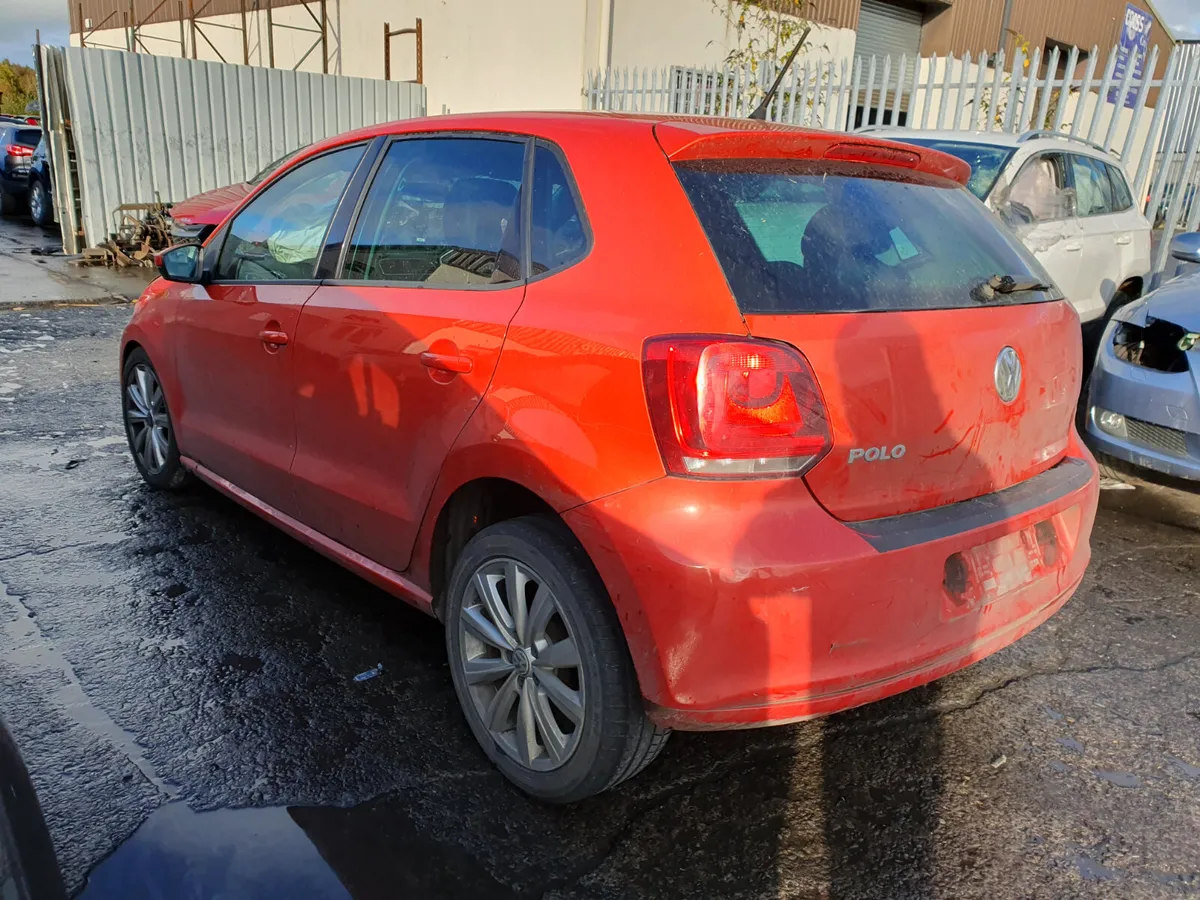 10 VOLKSWAGEN POLO 1.2 P (CGP) FOR BREAKING - Image 4