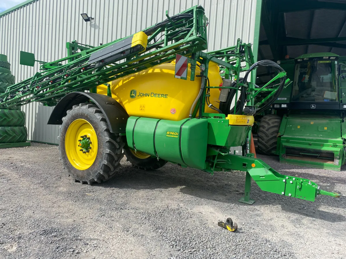 John Deere Demo 740i Trailed Sprayer - Image 1