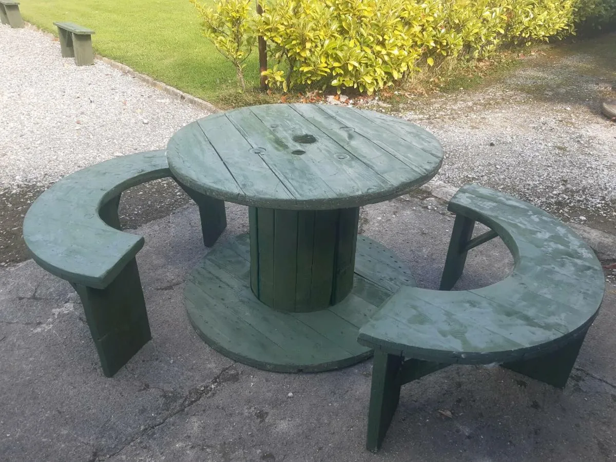 Garden or patio Spool Table and benches - Image 3
