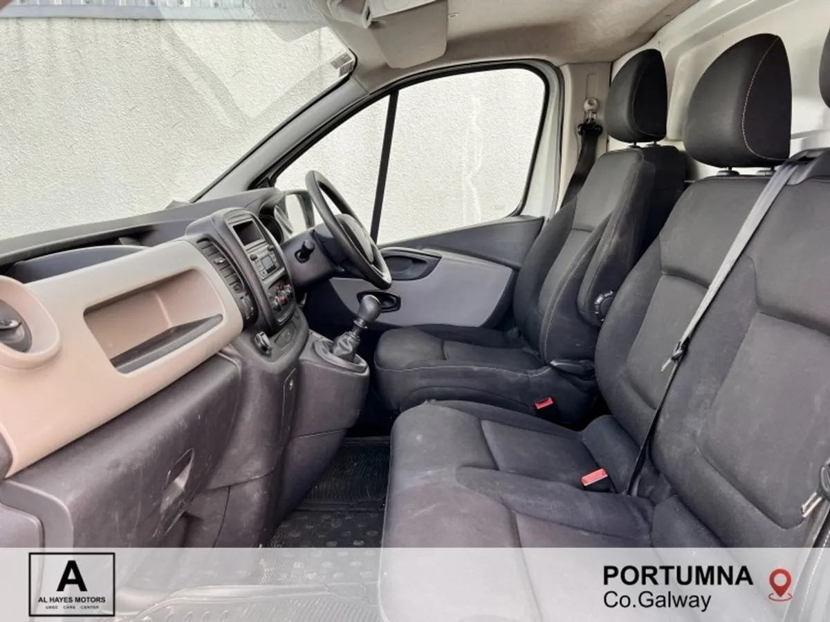 Renault Trafic Ll29 DCI 95 Business rear Parking - Image 3