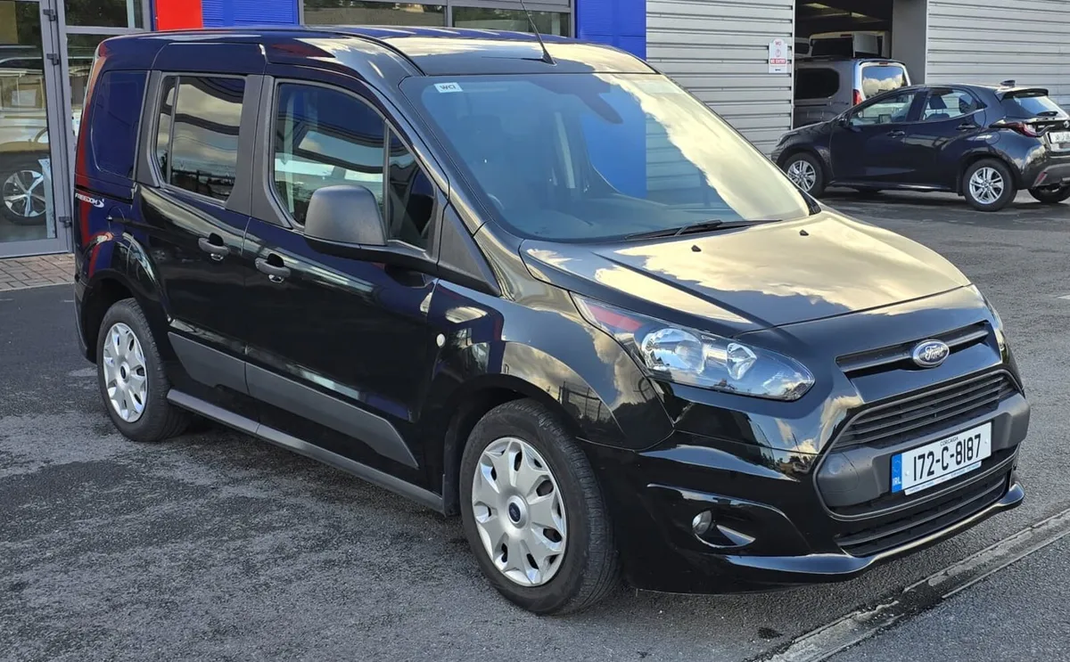 Wheelchair Accessible Ford Tourneo Connect Freedom - Image 3