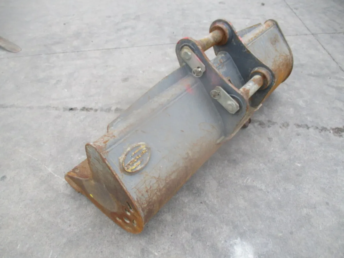 Strickland 5ft Grading Bucket (60mm pins) - Image 1