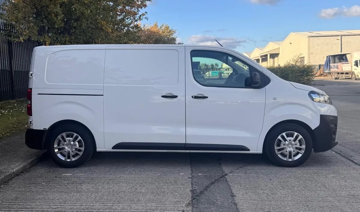 202 Citroen Dispatch Huge Spec - Image 3