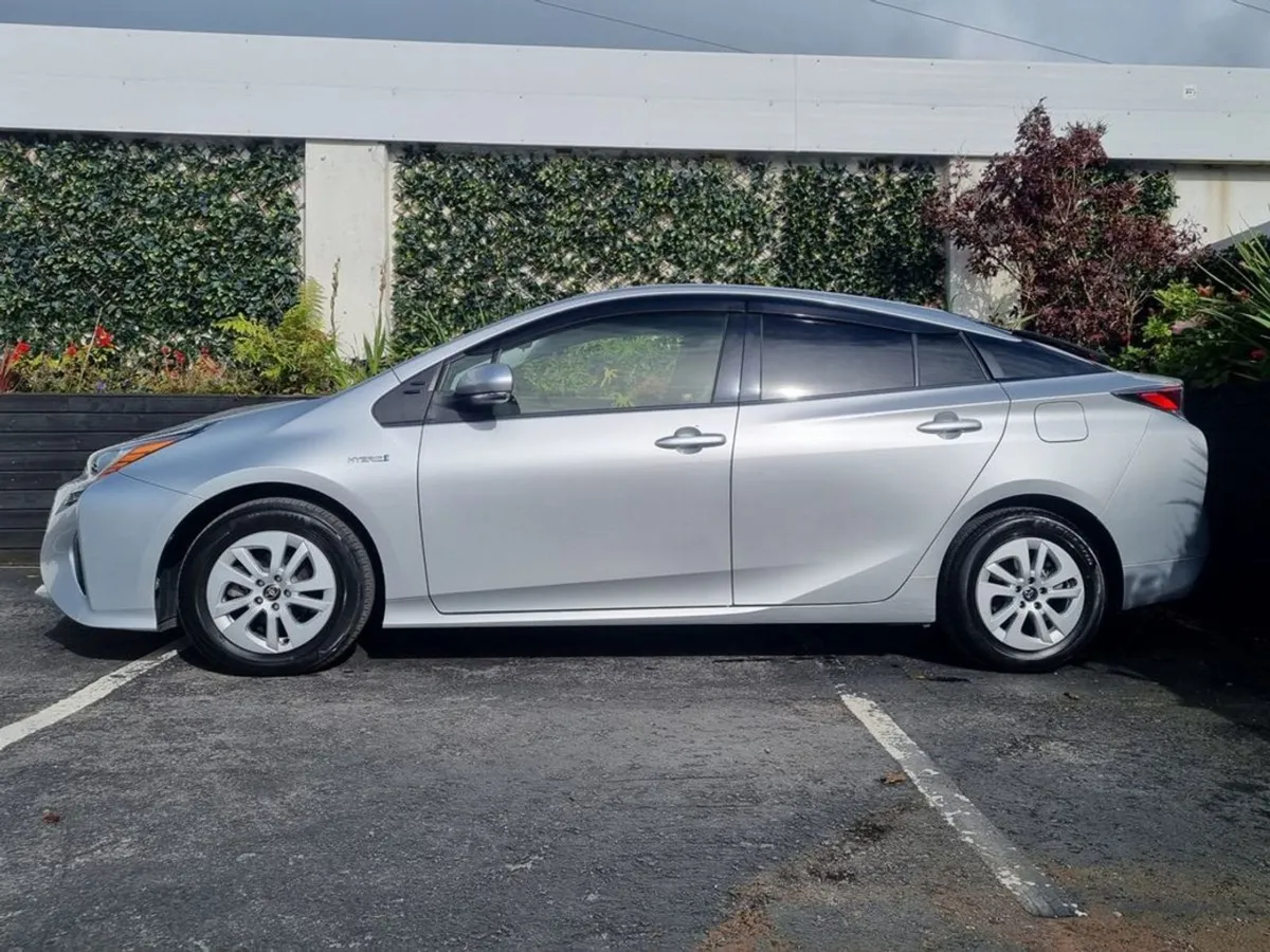 Toyota Prius 1.8 Hybrid / New Shape / Tax  170. - Image 3