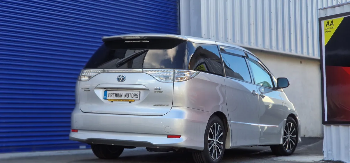 Toyota Estima Automatic Hybrid - Image 4