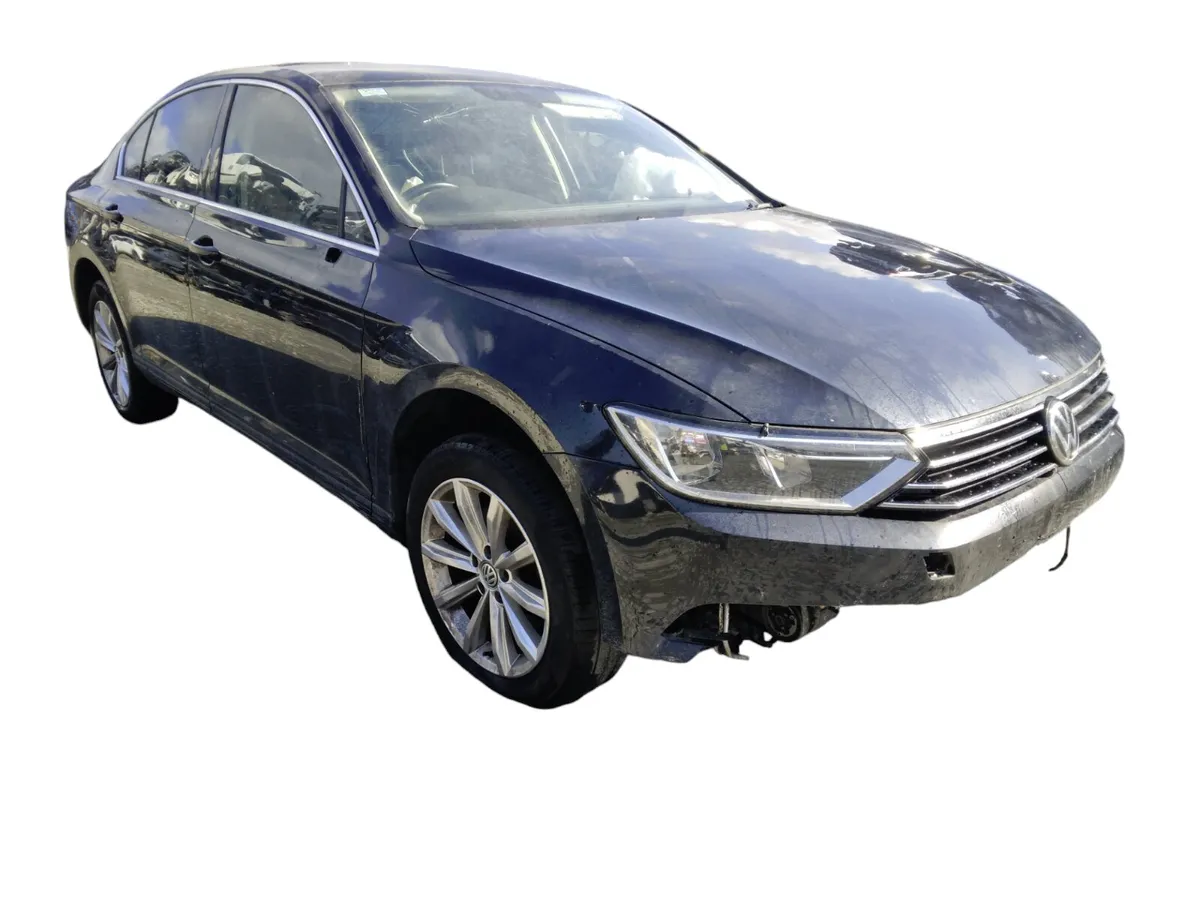 2017 VOLKSWAGEN PASSAT For Breaking/Dismantling - Image 1
