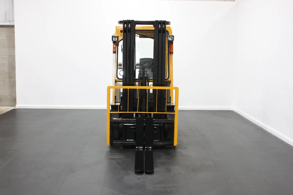 TEU FD25T Half Cab 2.5Ton Counterbalance Forklift - Image 4
