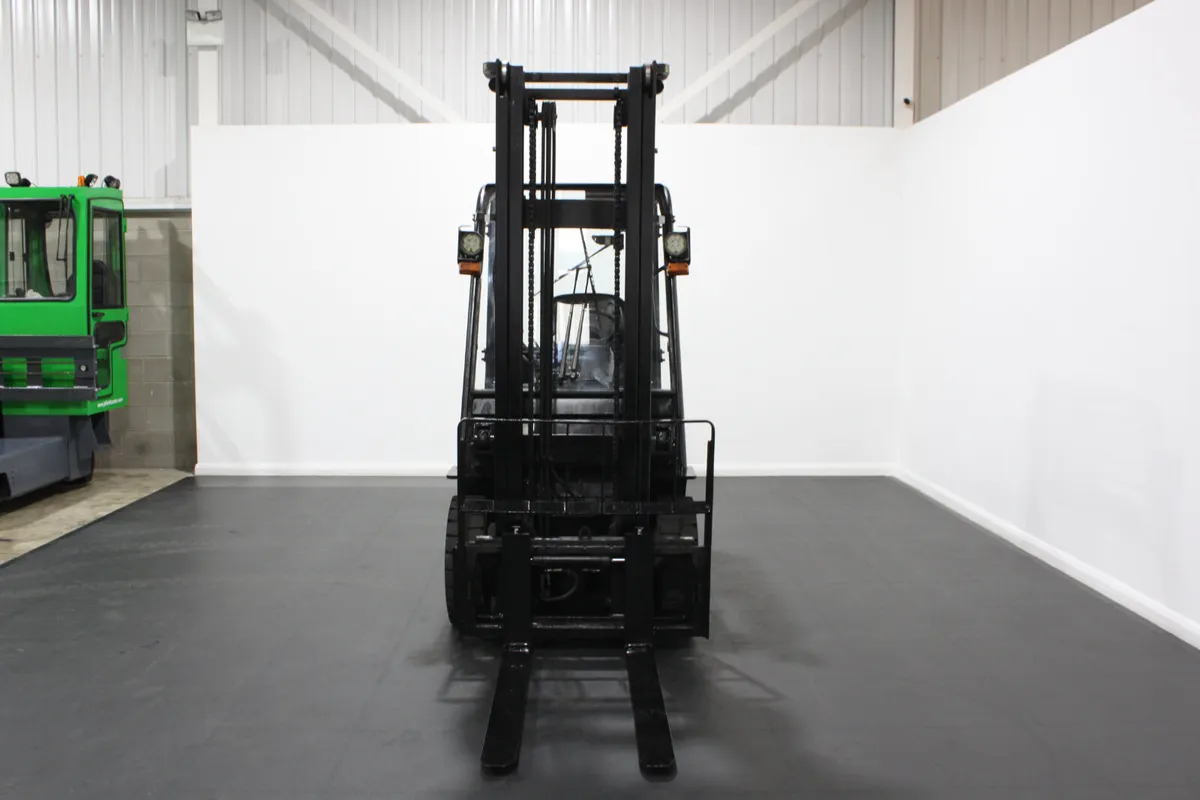 EP CPCD25T Half Cab 2.5Ton Counterbalance Forklift - Image 4