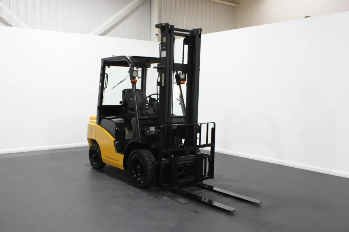 EP CPCD25T Half Cab 2.5Ton Counterbalance Forklift - Image 3