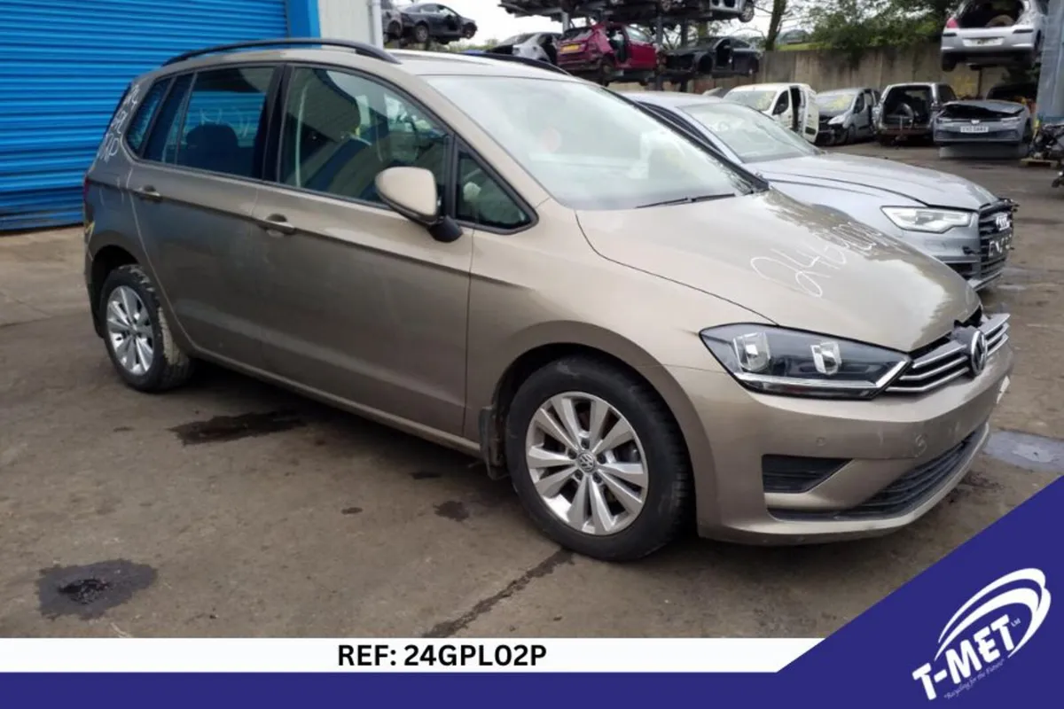 2015 VOLKSWAGEN GOLF BREAKING FOR PARTS - Image 1