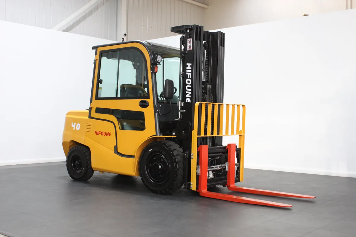 NEW HIFOUNE FD40 Full Cab Counterbalance Forklift - Image 3