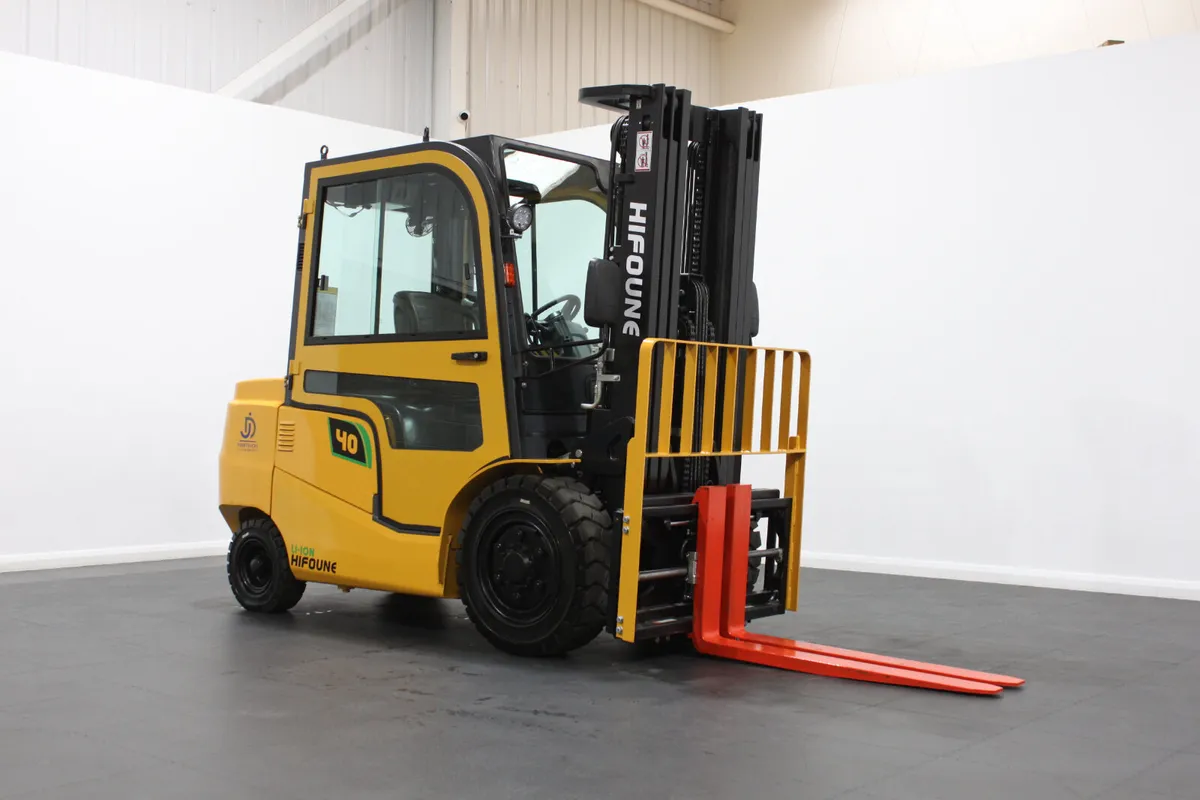 NEW HIFOUNE FBL - 4T Full Cab Lithium EV Forklift - Image 1