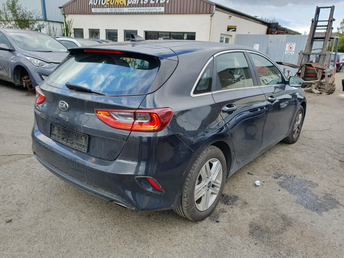 19 KIA CEED  1.6 CRDI (no engine) FOR BREAKING - Image 4