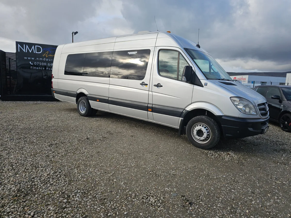 Mercedes Sprinter 17 Seater Minibus - Image 1