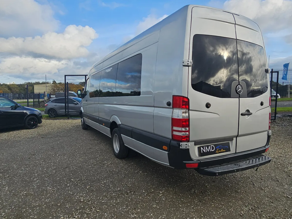 Mercedes Sprinter 17 Seater Minibus - Image 4