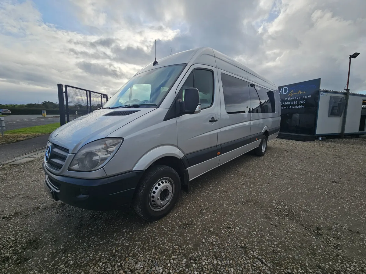 Mercedes Sprinter 17 Seater Minibus - Image 2