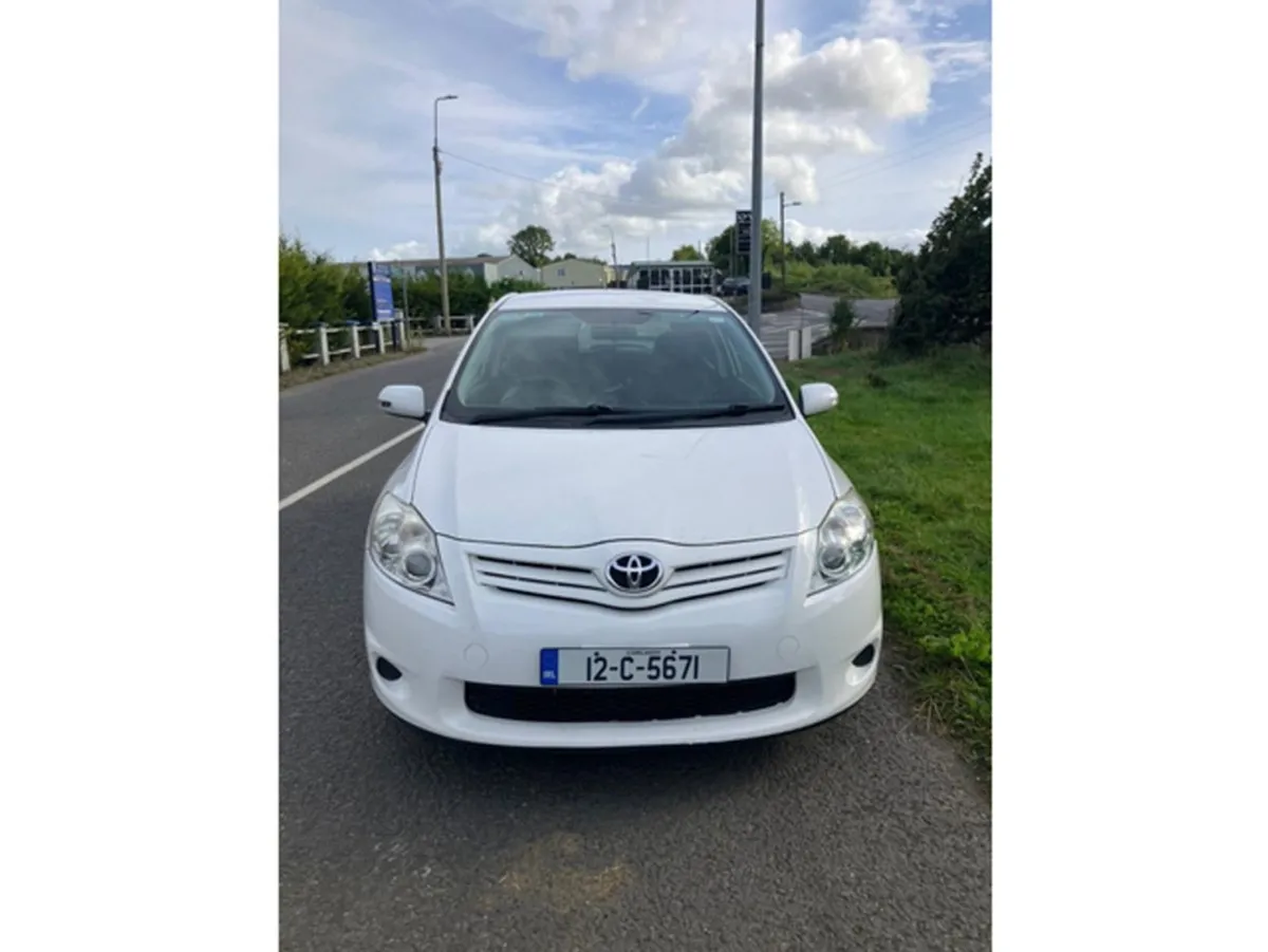 Toyota Auris 1.4 D-4d Terra 2DR - Image 2