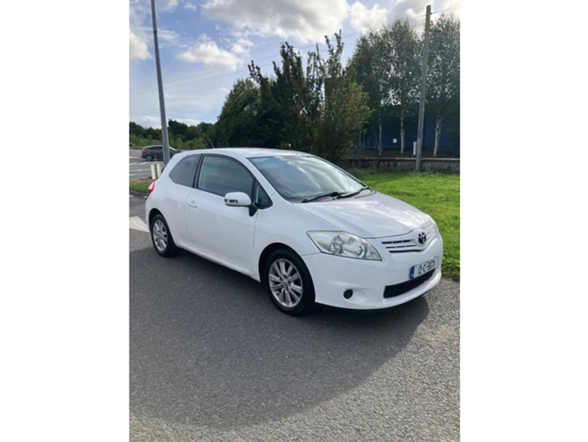 Toyota Auris 1.4 D-4d Terra 2DR - Image 3