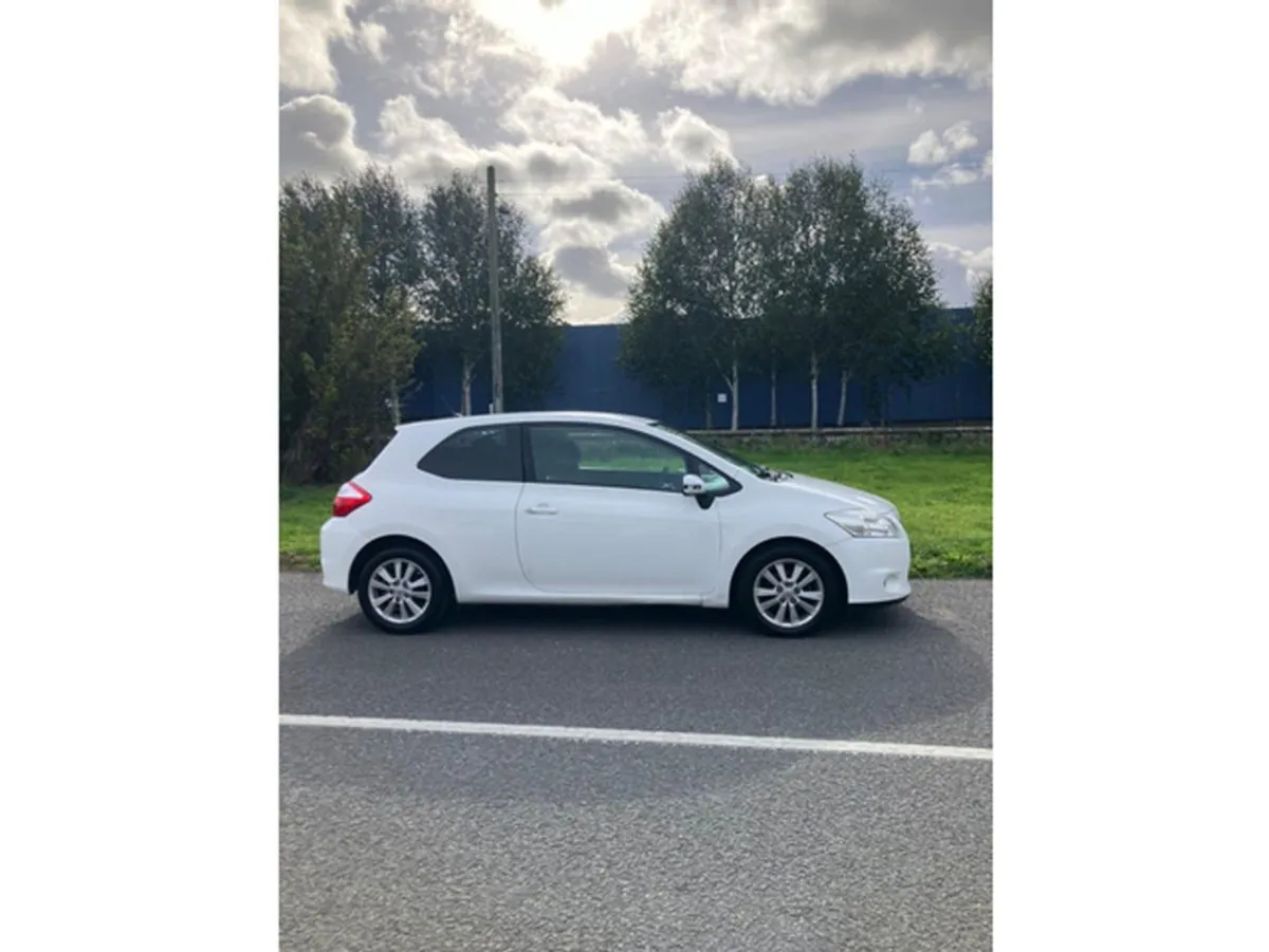 Toyota Auris 1.4 D-4d Terra 2DR - Image 4