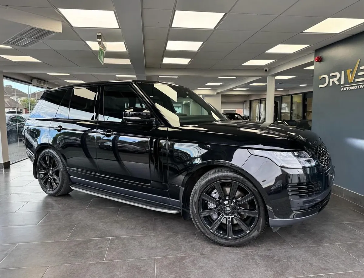 Land Rover Range Rover 2018 Vogue Black Pac - Image 1