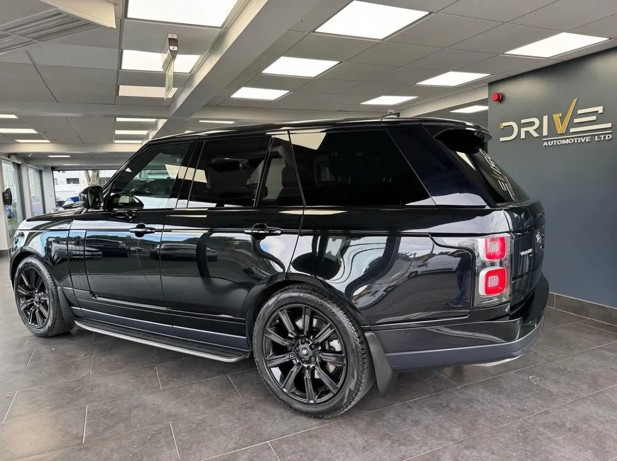 Land Rover Range Rover 2018 Vogue Black Pac - Image 3