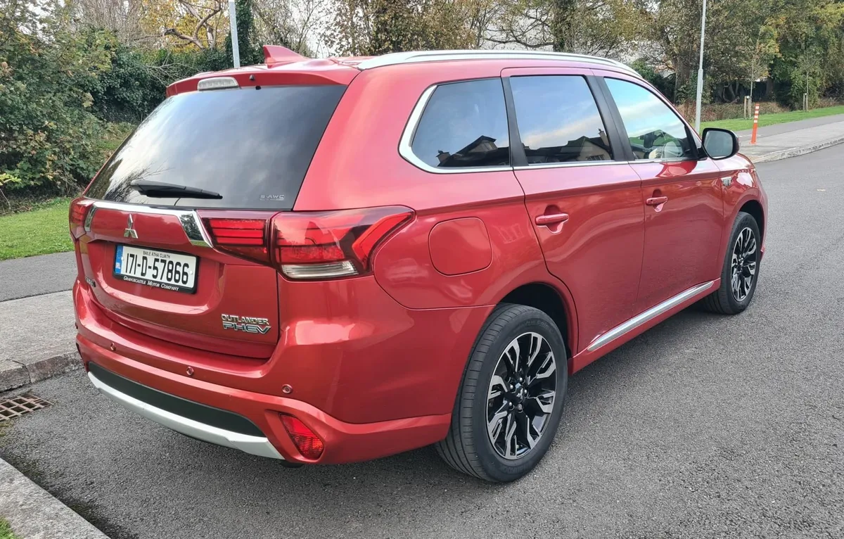 Mitsubishi Outlander 2017 2.0 PHEV  GX4hs Top Spec - Image 3