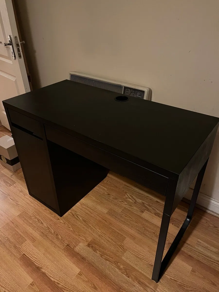 Desk for sale in Co. Dublin for €55 on DoneDeal