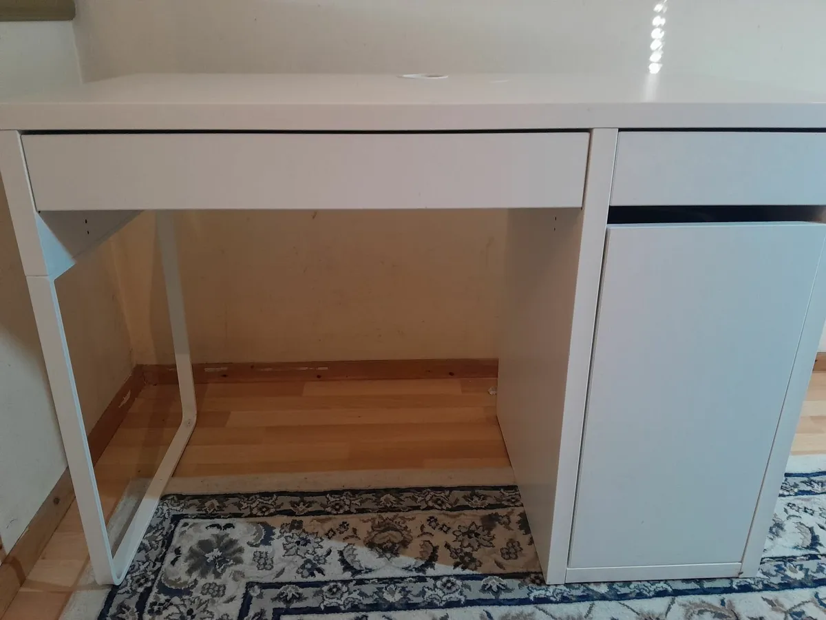Desk for sale in Co. Dublin for €80 on DoneDeal