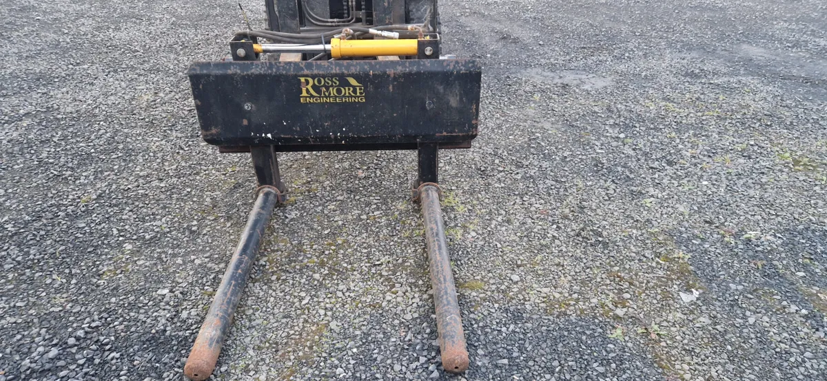 Rossmore hyd bale handler for sale in Co. Sligo for €1,000 on DoneDeal