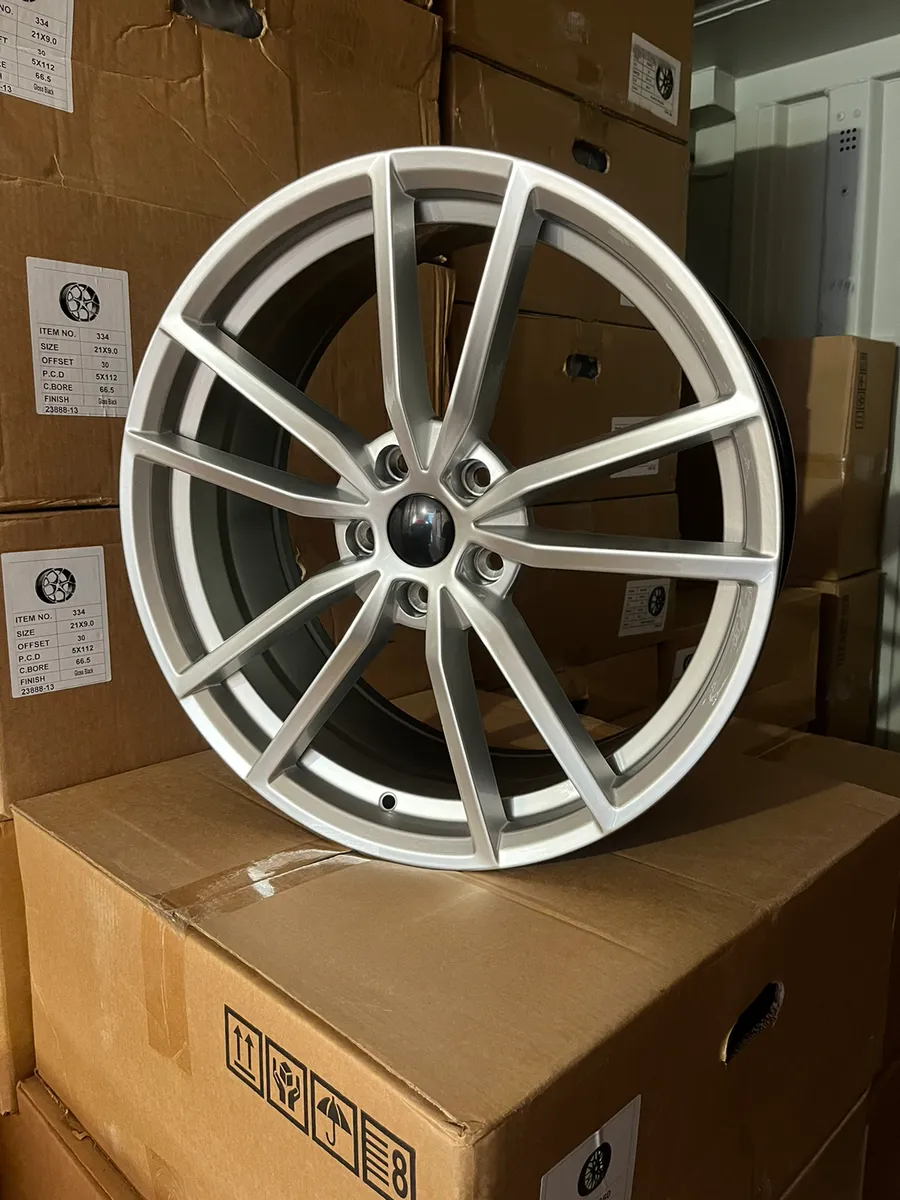 18 and 19inch Pretoria style  alloy wheels - Image 1