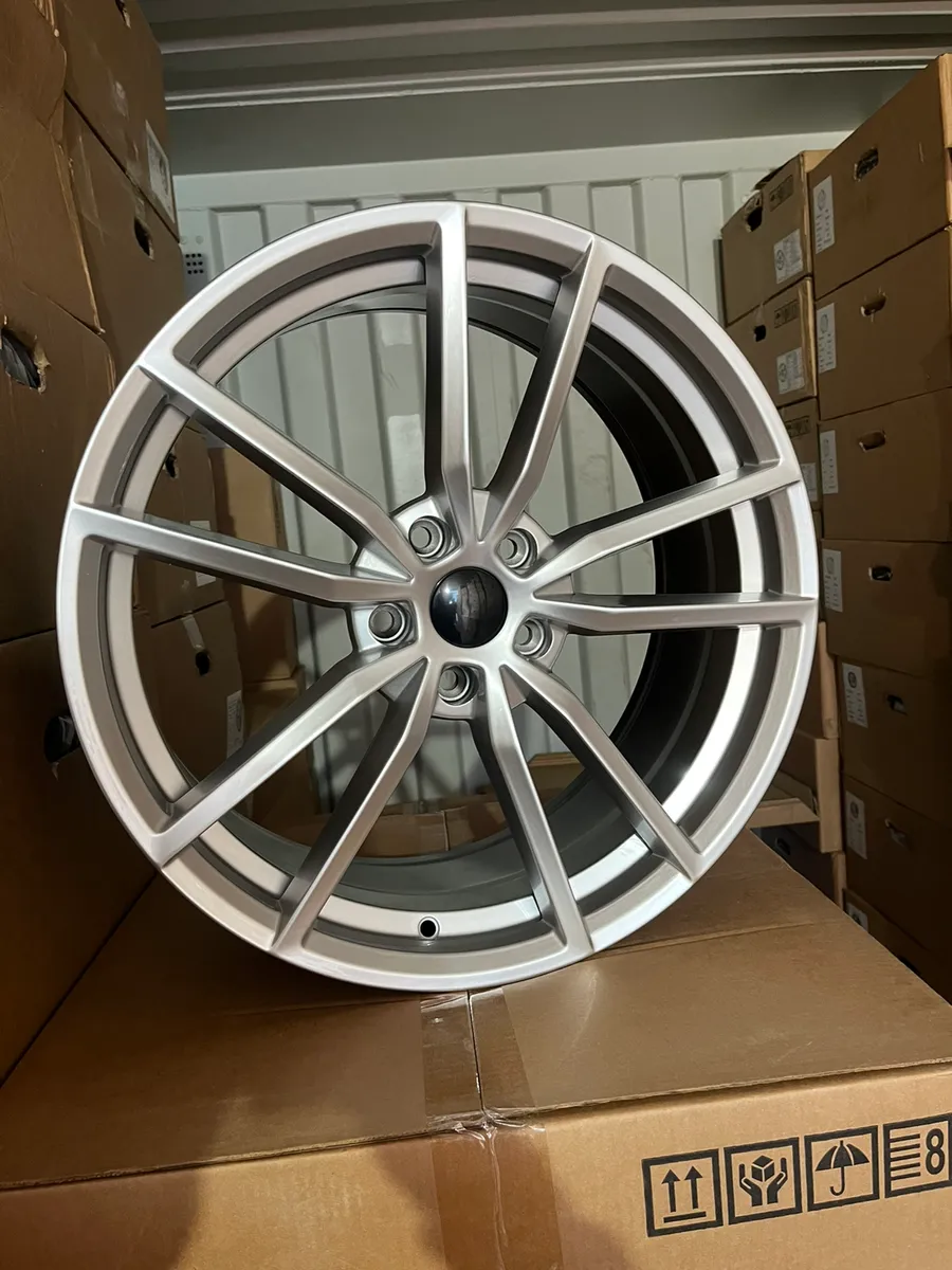 18 and 19inch Pretoria style  alloy wheels - Image 2