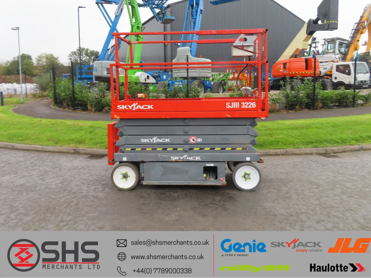 Skyjack SJIII 3226 Scissor Like Genie Lift - Image 1