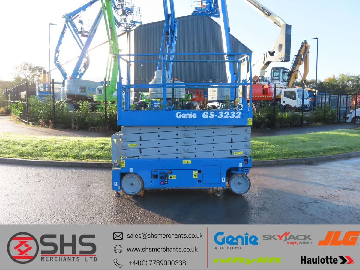 Genie 3232 Scissor Lift Access Platform - Image 1