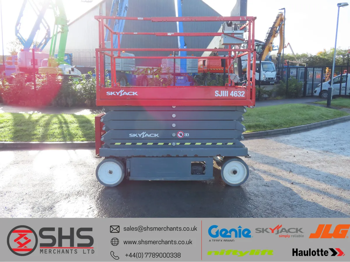 Skyjack SJIII 4632 Scissor Like Genie Lift - Image 1