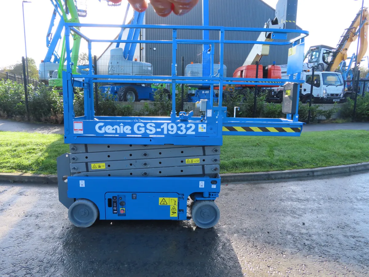 Genie GS 1932 Scissor Lift - Image 2