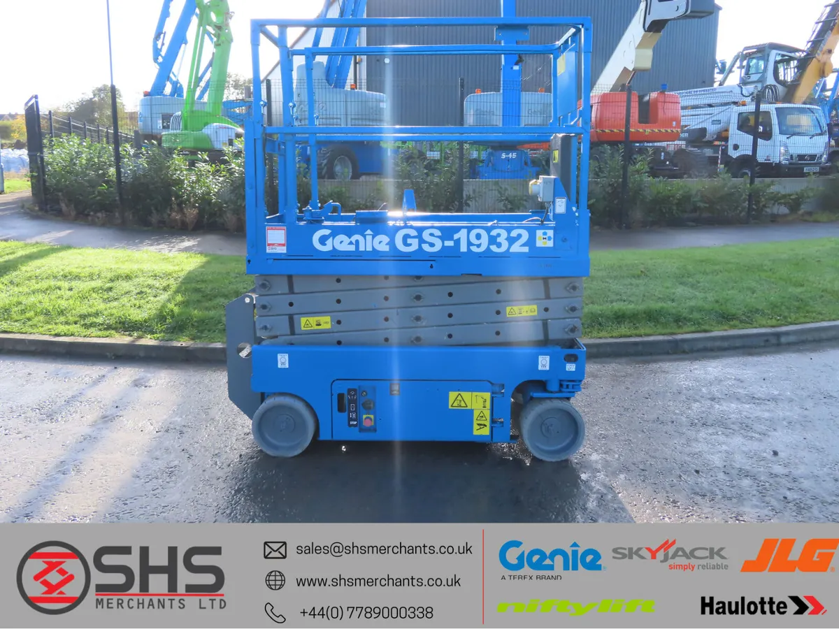 Genie GS 1932 Scissor Lift - Image 1