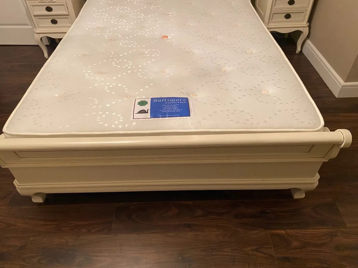 Bedroom set - Image 1