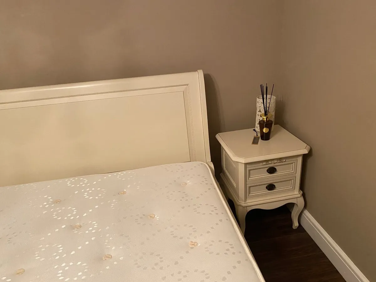 Bedroom set - Image 4