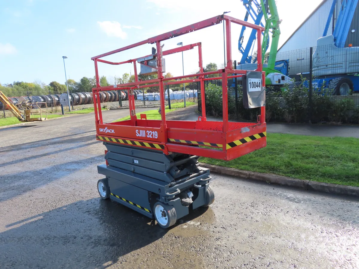 Skyjack SJIII 3219 Scissor Lift - Image 3