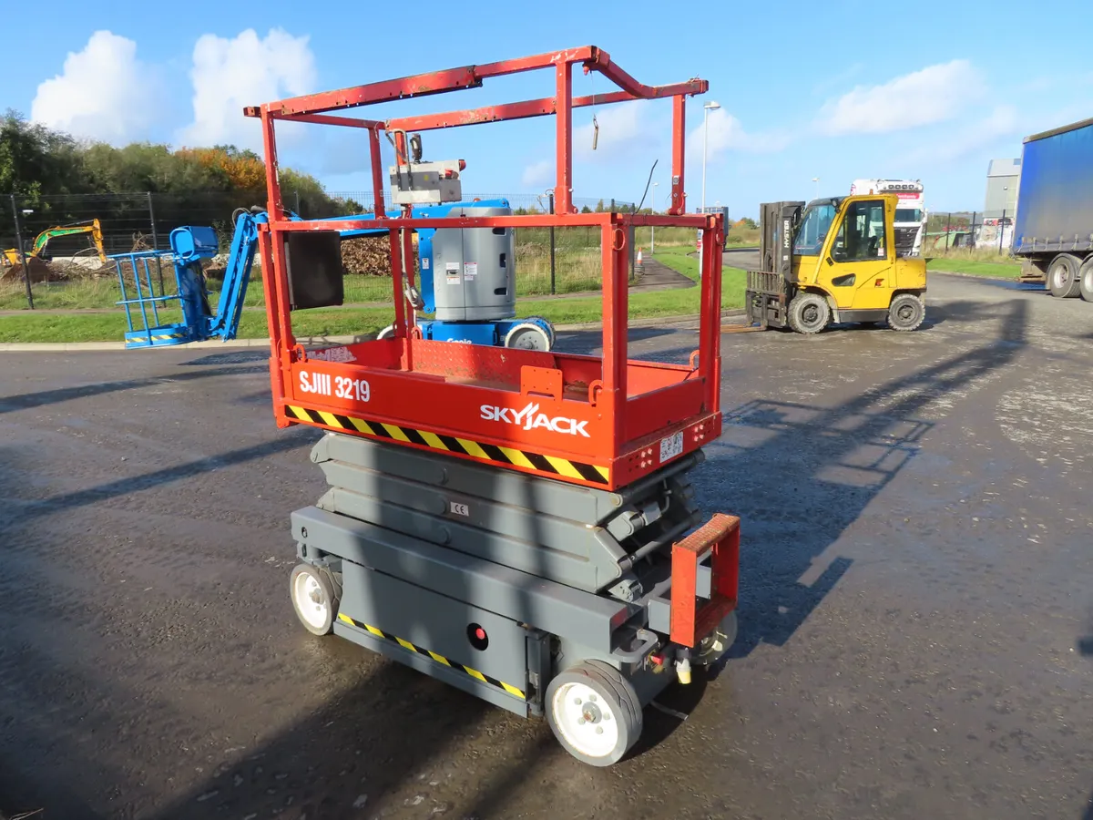 Skyjack SJIII 3219 Scissor Lift - Image 2