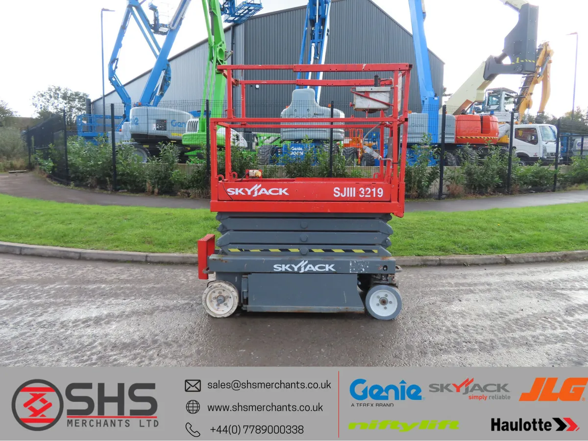 Skyjack SJIII 3219 Scissor Lift - Image 1