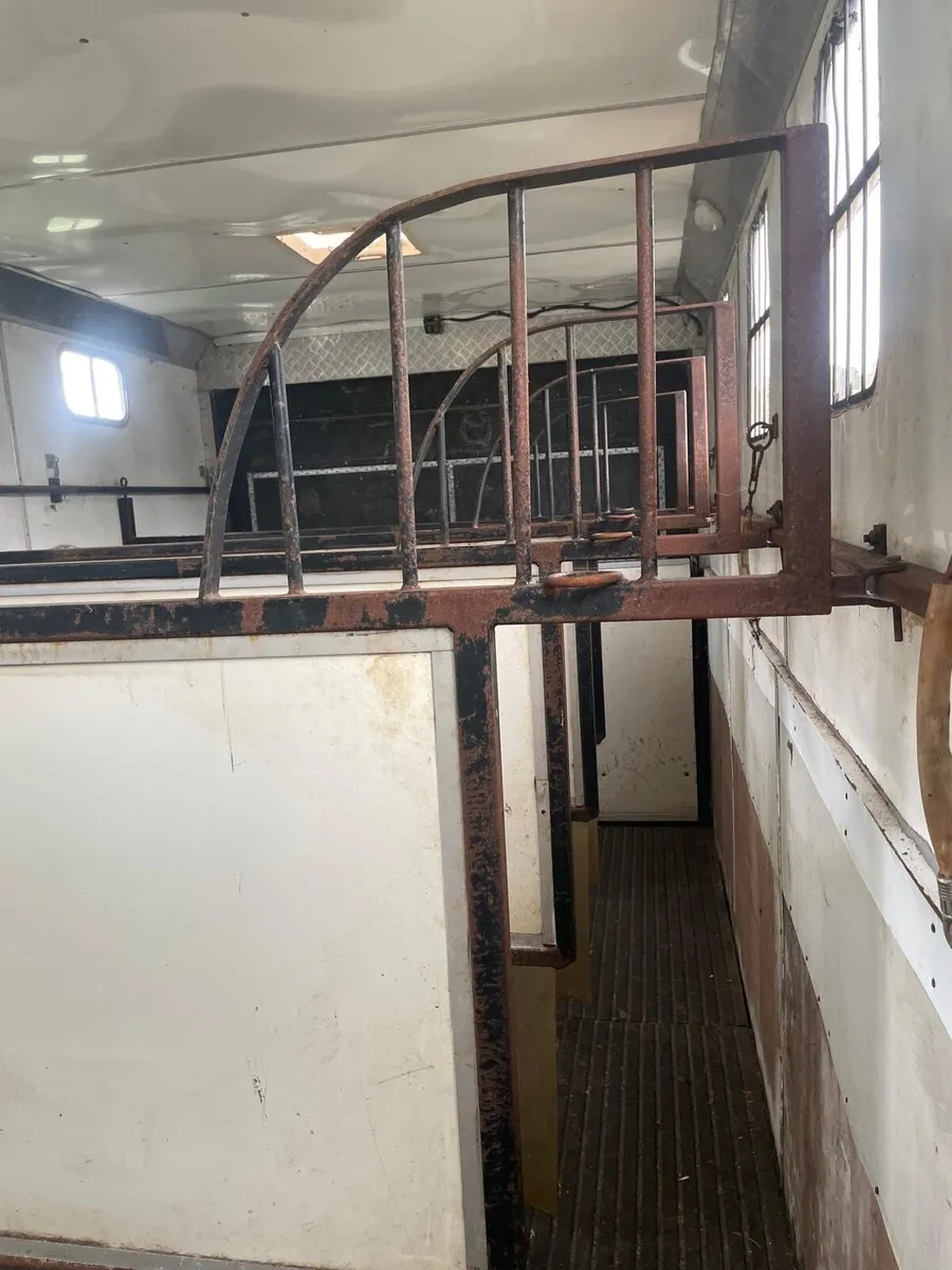 Horse Lorry - Image 4