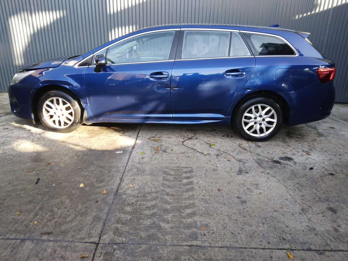 2015 Toyota Avnesis Estate Breaking/Dismantling - Image 3