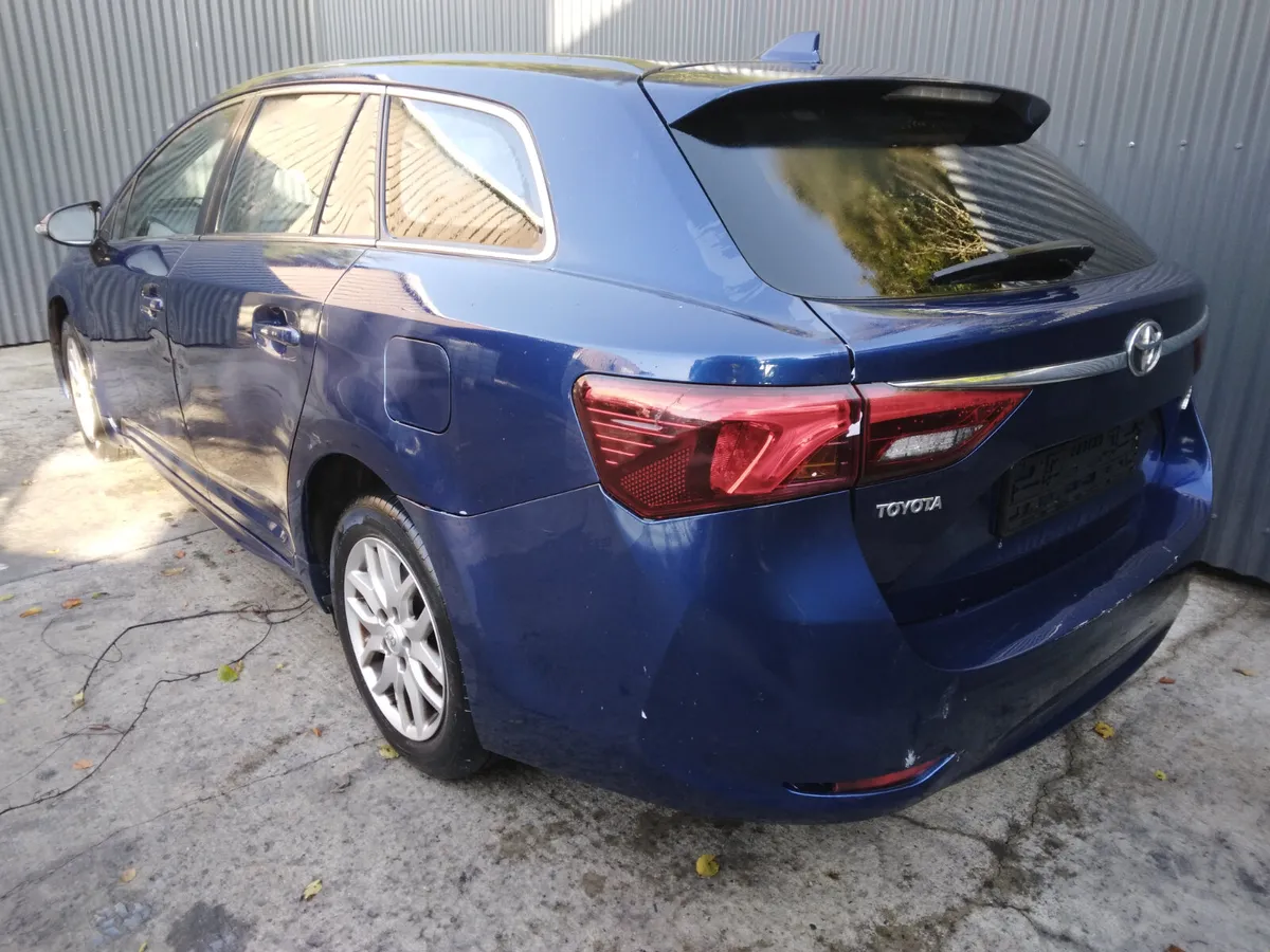 2015 Toyota Avnesis Estate Breaking/Dismantling - Image 4
