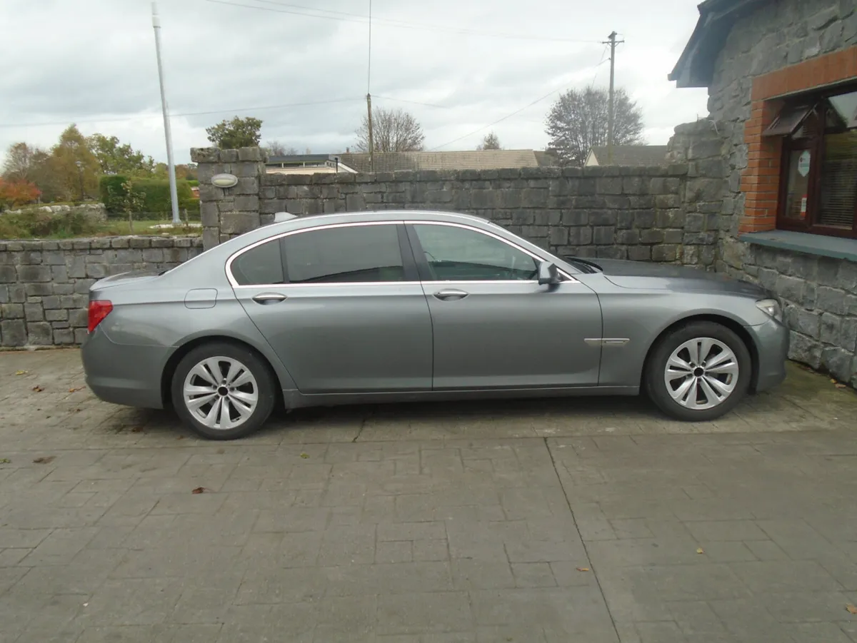 BMW 7-Series 2011 - Image 4