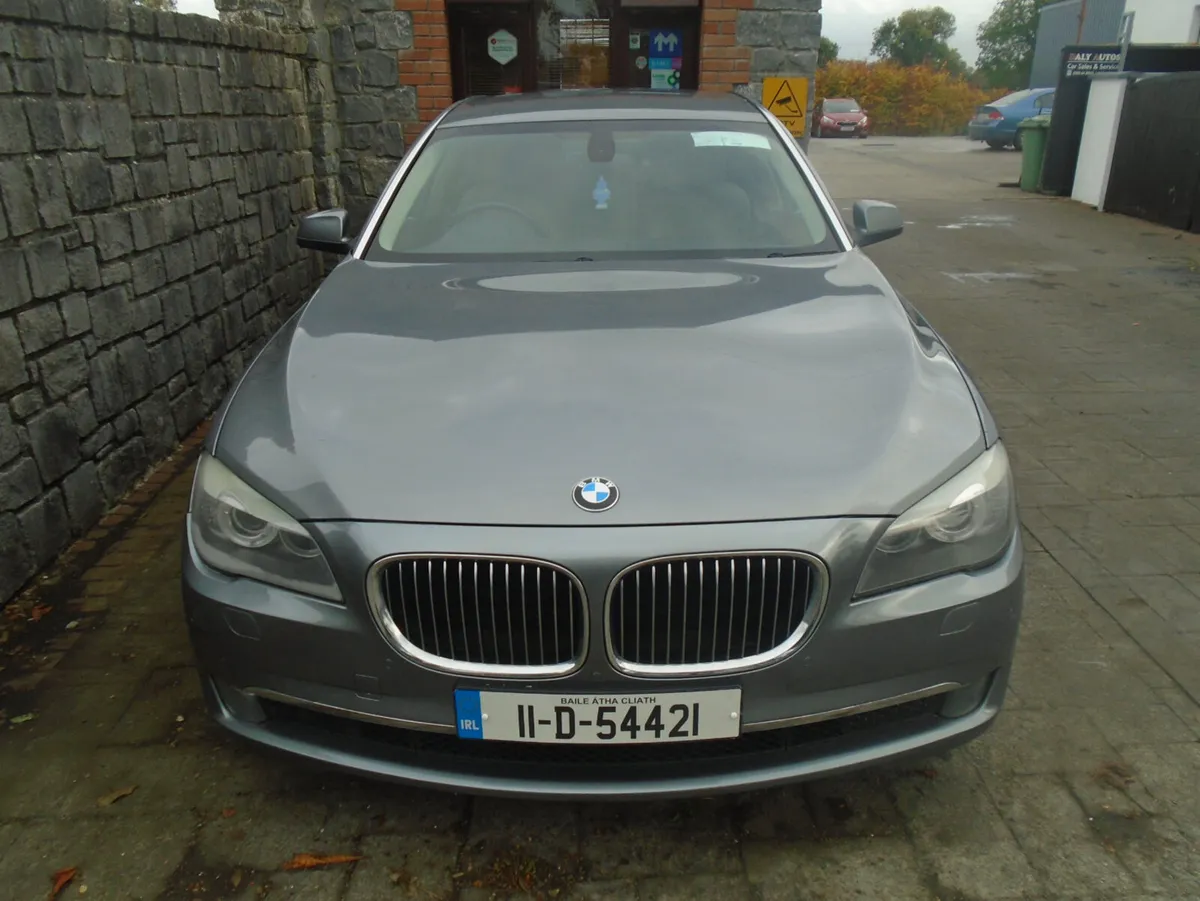 BMW 7-Series 2011 - Image 2