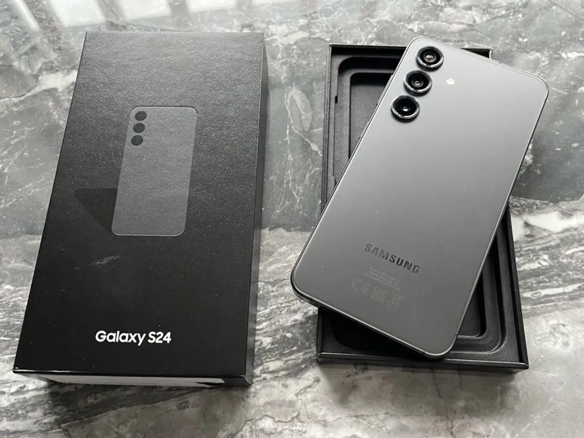 Samsung Galaxy S24 128GB Black Factory Unlocked Free Postage 30 Days