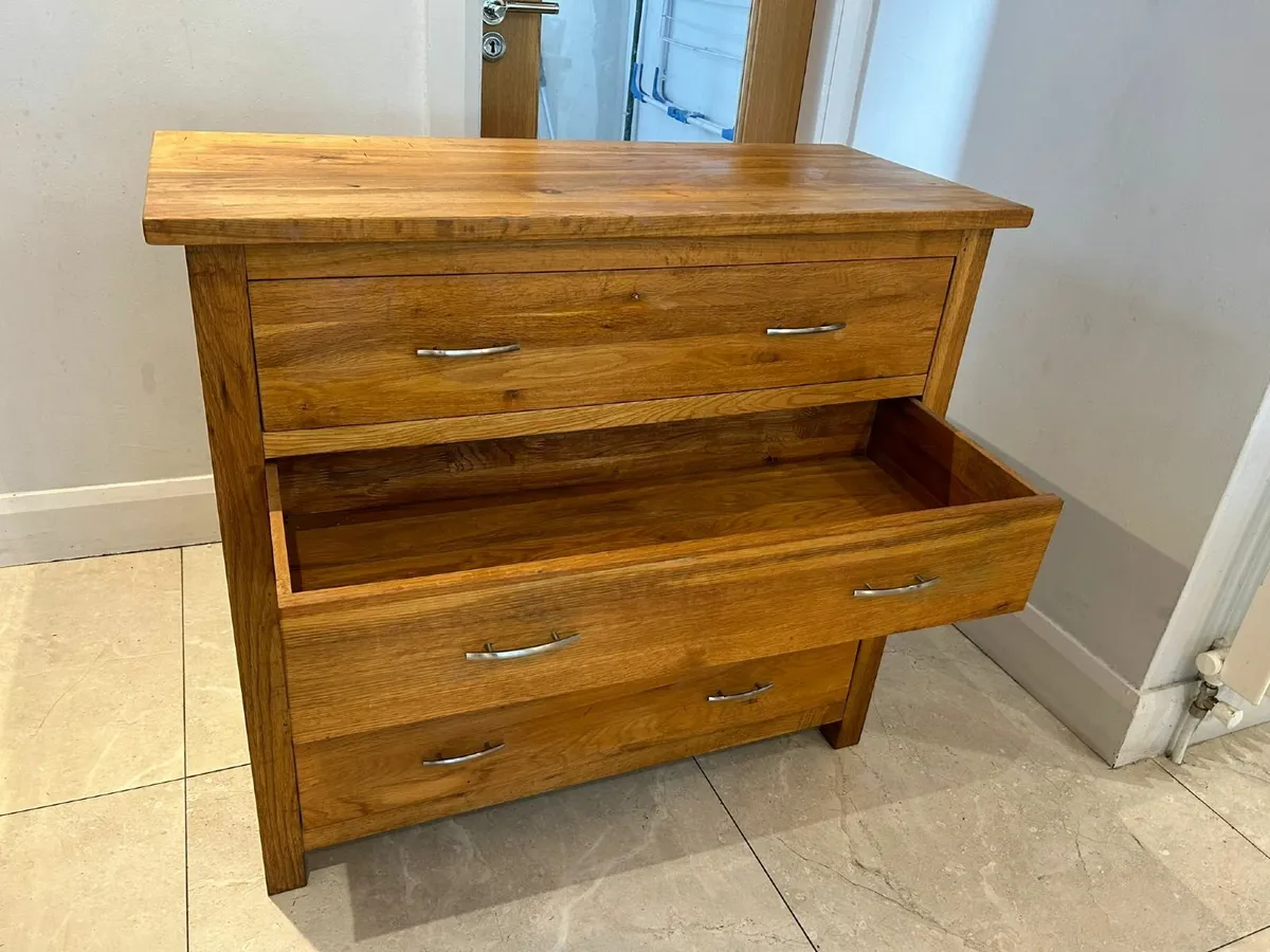 Solid Oak Wardrobe and matching Chest of Drawers - Image 4