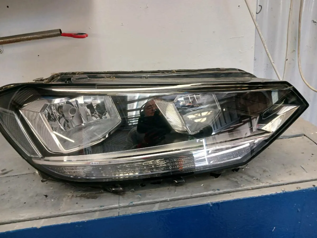 Vw touran drivers headlamp and id4 rear bumper - Image 3