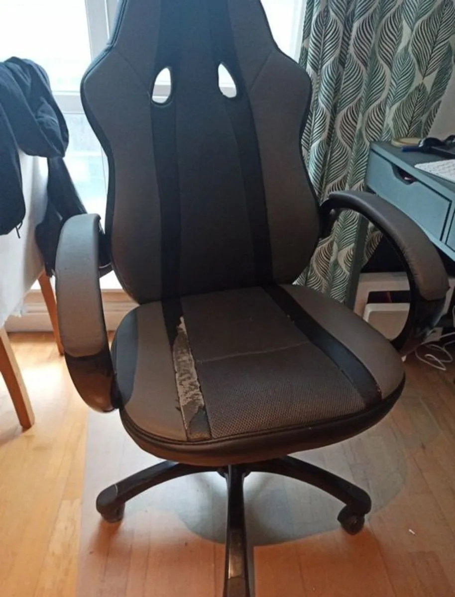 Office/gaming chair - Image 1